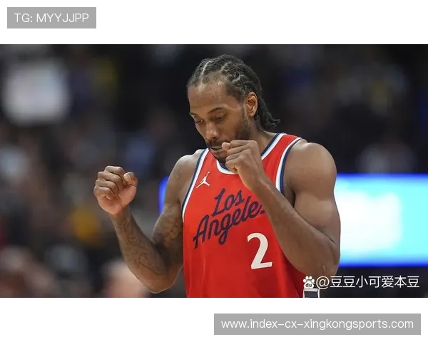 伦纳德站在弱侧，却始终被盯防